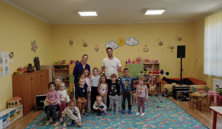 14. fotografia fotogalérie Tomi a Doni v našej MŠ 